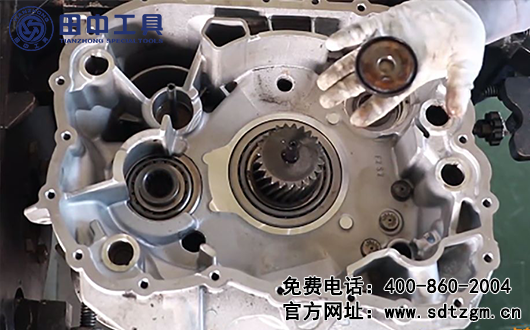 ZF16档变速器拆卸，ZF变速箱维修工具